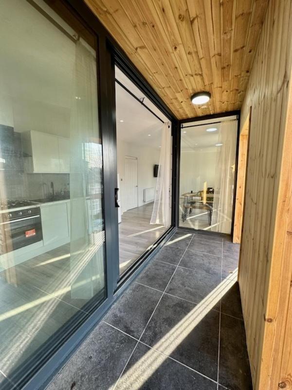 Stratford Apartment With Balcony London Exterior photo