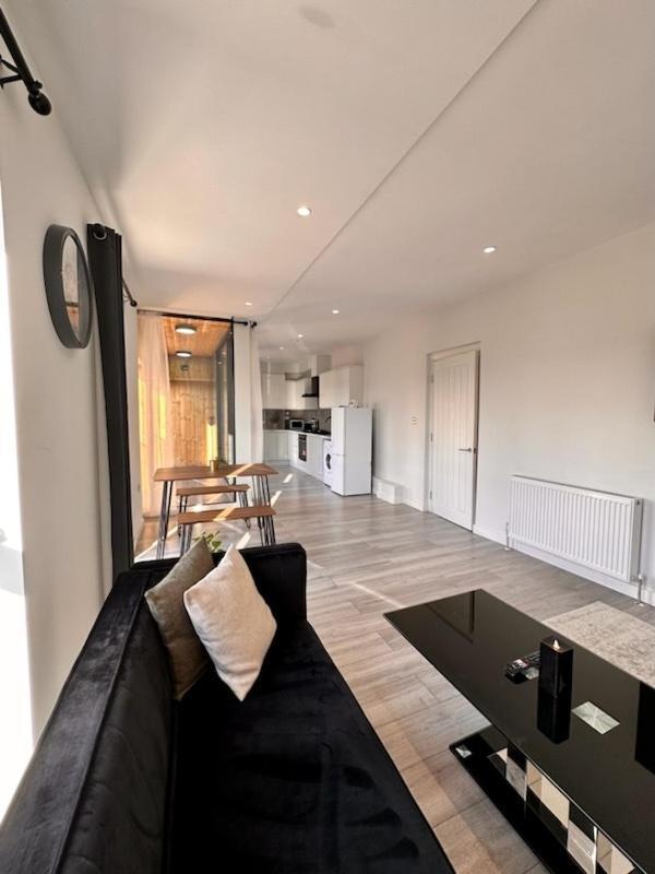 Stratford Apartment With Balcony London Exterior photo